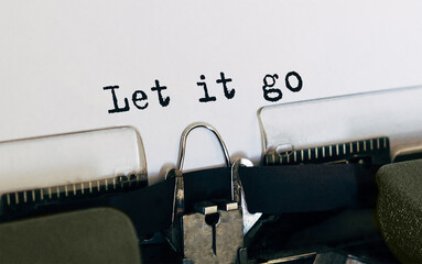 Fototapete - Text Let it go typed on retro typewriter