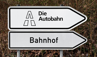 Canvas Print - Autobahn und Bahnhof Wegweiser