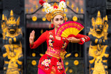 Fototapeta Młodzieżowe - Indonesian girl with traditional costumn dance in bali temple