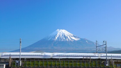 Wall Mural - 富士山と新幹線