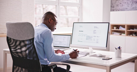 Aufkleber - electronic invoice accountant software on computer