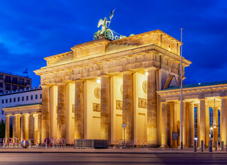 Poster - Brandenburg Gate (Brandenburger Tor) at night, Berlin, Germany