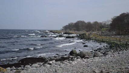 Wall Mural - Die Brandung der Ostsee an der Küste von Bornholm