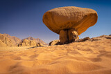 Fototapeta  - Wadi Rum w Jordanii. Ciekawa formacja skalna na pustynnym piasku.