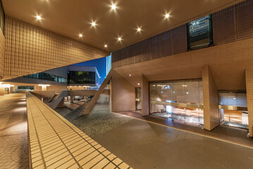 Aufkleber - courtyard of modern architecture at night