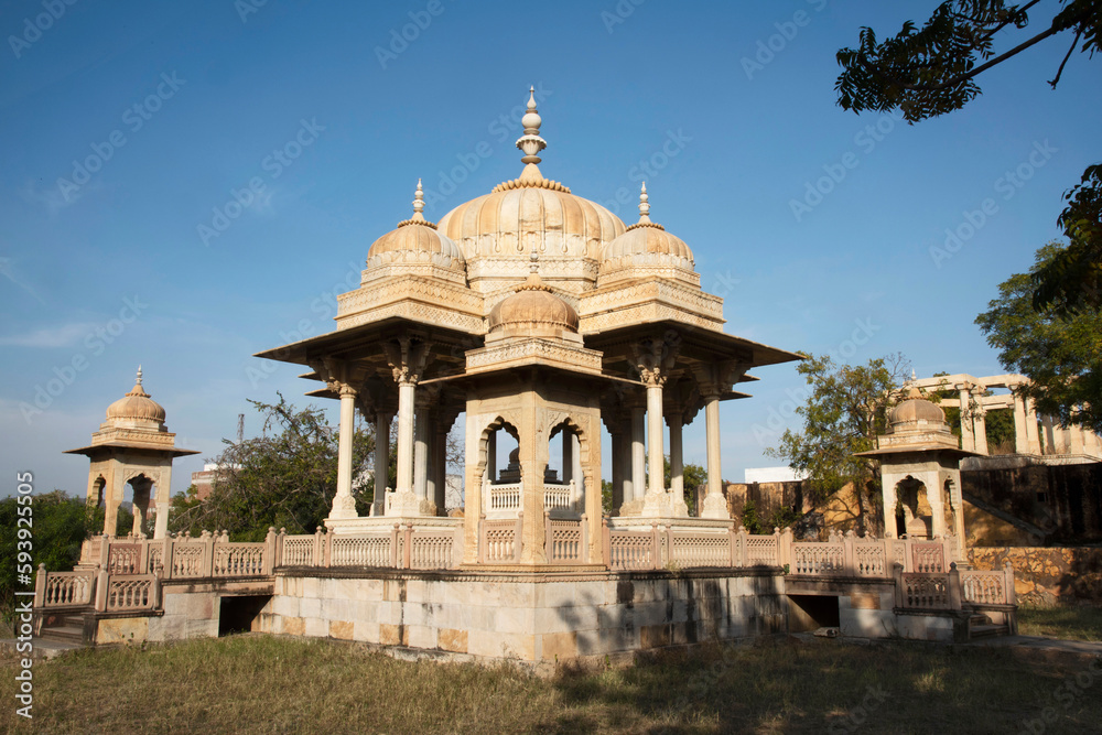 Maharaniyon Ki Chhatriyan, this site features traditional funeral ...