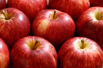 fresh red apple texture background in the supermarket