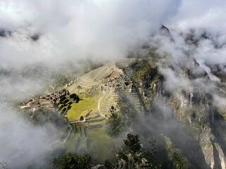 Canvas Print - Landscape of the stunning mountains of Machu Picchu covered in the fog in Peru