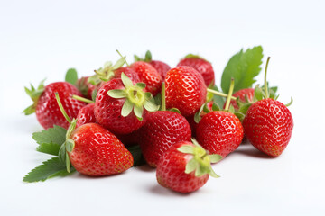 Fraises fraiches et juteuses sur fond blanc » IA générative