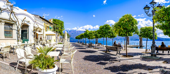 Canvas Print - port and old town of Gargnano at the lago di garda