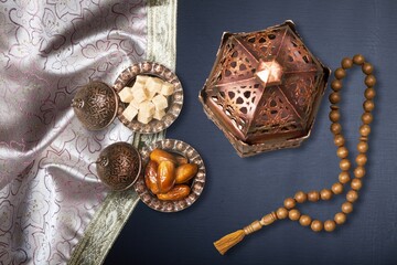 Canvas Print - Ornamental Arabic lantern and dates on plate