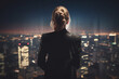 © Maelgoa - Vue de dos d'une businesswoman surplombant une ville éclairée la nuit » IA générative