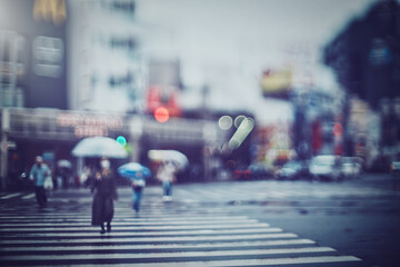 Sticker - 雨の日の横断歩道と町並みぼかし風景