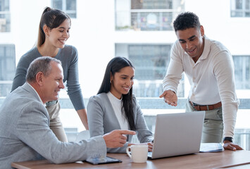 Fototapete - I like what youve done here. Cropped shot of a group of businesspeople having a meeting in the boardroom.