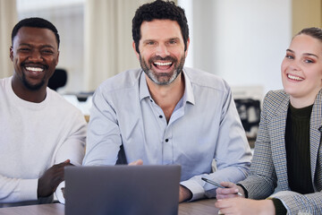 Canvas Print - Theyll come up with a plan in no time. Shot of a group of businesspeople in a meeting at work.