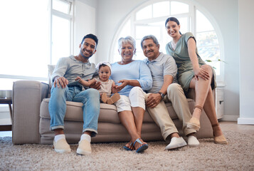 Poster - Positive environment for the ultimate growth. Shot of a family spending time together on a sofa at home.