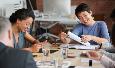 Aufkleber - Keeping the atmosphere easy and engaging for all. Shot of a group of businesspeople having a meeting in an office.