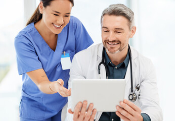 Aufkleber - Early morning discussions with the doctors. Shot of two doctors using a tablet in a office.