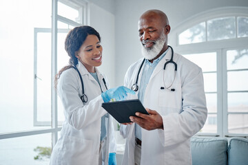 Aufkleber - Working the case together for better results. Shot of two doctors using a digital tablet together in a medical office.