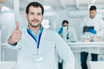 Aufkleber - Ive made heaps of discoveries today. Portrait of a young scientist showing thumbs up in a lab.