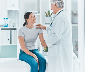 Aufkleber - Youre the best doc. Shot of a senior doctor shaking hands with a patient in greeting.
