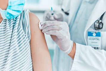 Aufkleber - A small pinch and youre good as new. Shot of a doctor giving his patient an injection.