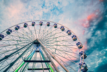 Wall Mural - ferries wheel and sunset sky