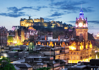 Wall Mural - Edinburgh Castle and Princes Street at Sunset from Calton hill, Scotland - UK