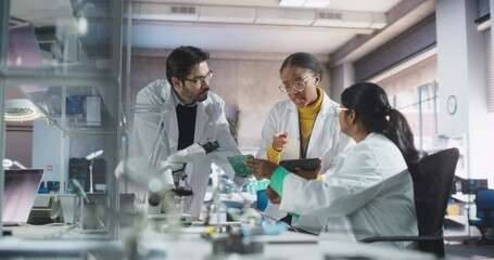 Leinwandbilder - Young Indian Female Having a Conversation with Science Teachers in a Laboratory. Student Working on a Circuit Board for a CPU Project. Young Scholar Asking About Upgrading the Microchip