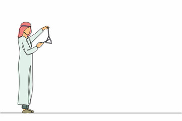 Poster - Single continuous line drawing Arab male musician playing musical triangle. Classical music orchestra man artist with music instrument. Professional musician performs on stage. One line design vector
