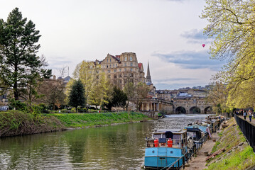 Wall Mural - The Pulteney Bridge crossing the river Avon in Bath, Somerset, England