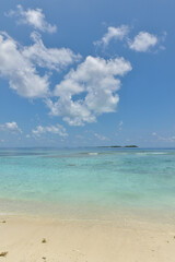 Sticker - Beautiful tropical Maldives island with white sandy beach and sea