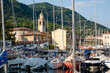 Segelboote im Hafen von Salò, Gardasee, Provinz Brescia, Lombardei, Italien