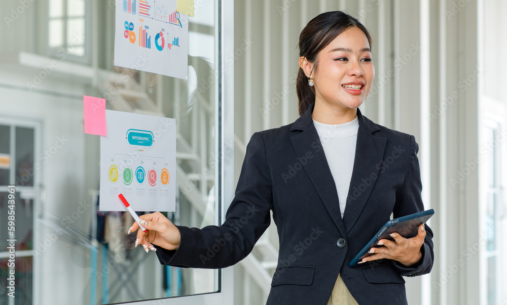 Presenter Using Yellow Note Asian professional successful female businesswoman lecturer presenter ...