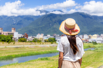 Canvas Print - Travel woman in the countryside view