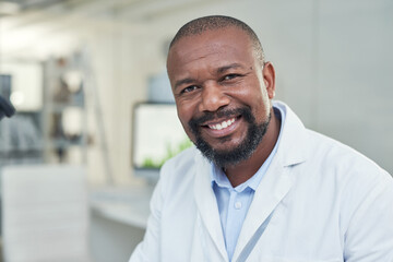 Aufkleber - Science impacts countless decisions we make each day. Portrait of a mature scientist working in a lab.