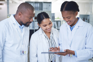 Aufkleber - They dont need mountains of paper to cure disease. a group of scientists using a digital tablet in a laboratory.