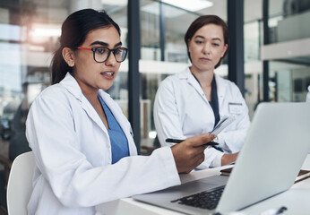 Aufkleber - What do you think of my presentation. two medical doctors having a meeting together.