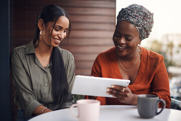 Aufkleber - Getting her thoughts. two attractive businesswomen working on a tablet together in their office.
