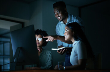 Fototapete - When you eat, sleep and breathe the brand. a group of young businesspeople using a computer together during a late night at work.
