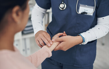 Aufkleber - Im going to feel for a pulse. a unrecognizable doctor checking a patients wrist in an office.