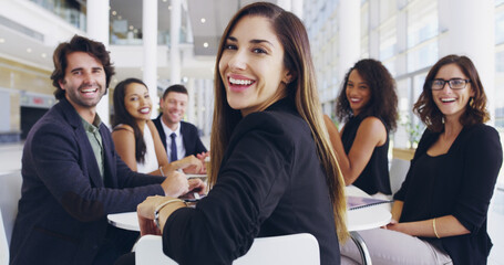 Aufkleber - Everybodys welcome. a young businesswoman smiling in an office during a meeting with her colleagues in the background.