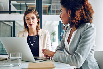 Aufkleber - These are the basis of our plans...two corporate businesswomen working together on a laptop in an office.