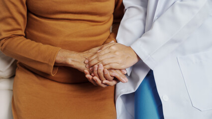 Elderly Asian female patients with cancer specialists meet by appointment to receive treatment advice for breast, cervical, lung cancer.