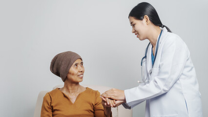 Elderly Asian female patients with cancer specialists meet by appointment to receive treatment advice for breast, cervical, lung cancer.