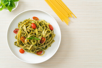 Canvas Print - fettuccine spaghetti pasta with pesto sauce and tomatoes