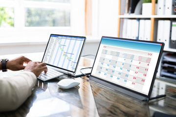 Canvas Print - Gantt Schedule Plan On Laptop Screen