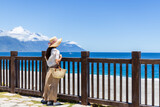 Fototapeta  - Tourist woman look at sea beach