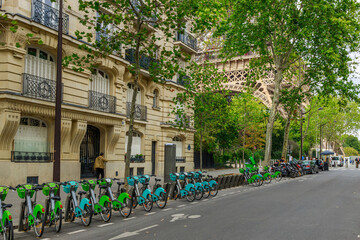 Wall Mural - City view with Eiffel tower and bicycles in Paris, France, Europe