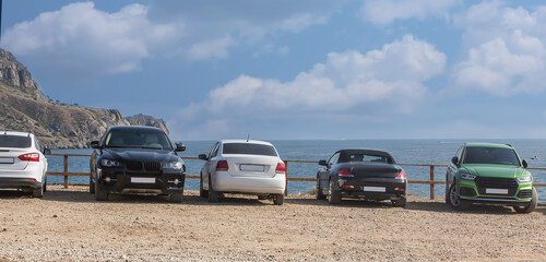 Canvas Print - Cars off the coast near the cape